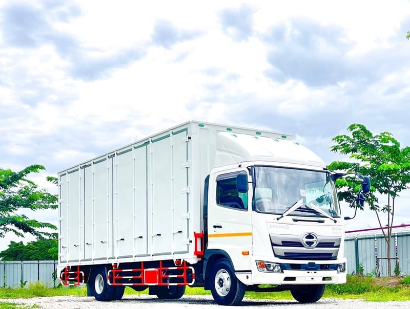 HINO FC 210แรงม้า รถบรรทุก 6ล้อ ตู้แห้ง ปี2023