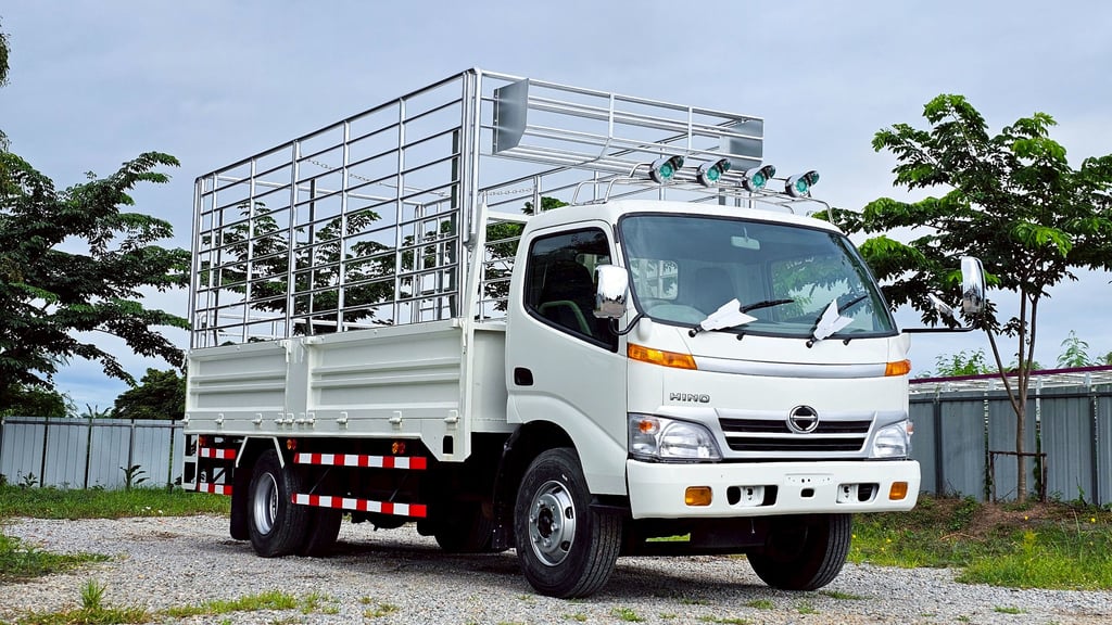 6 ล้อคอก HINO XZU 136 แรงม้า ปี 2553