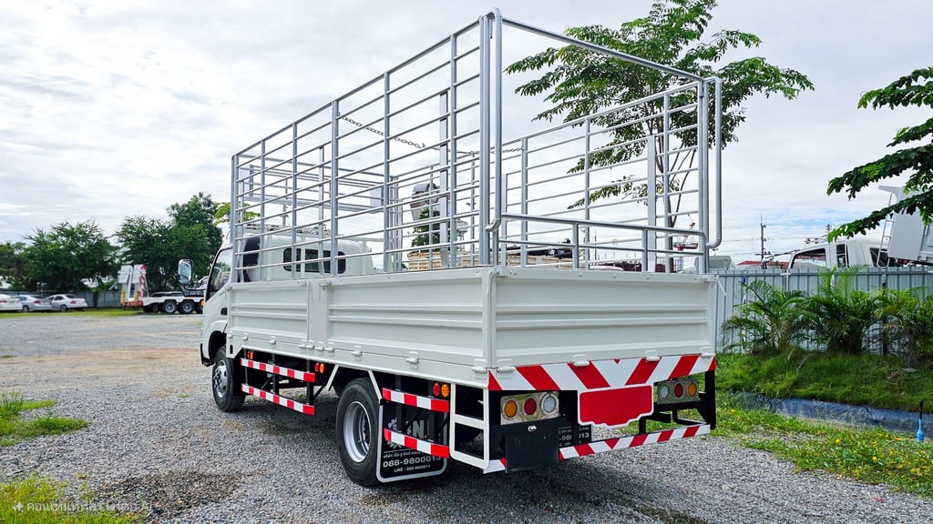 6 ล้อคอก HINO XZU 136 แรงม้า ปี 2553