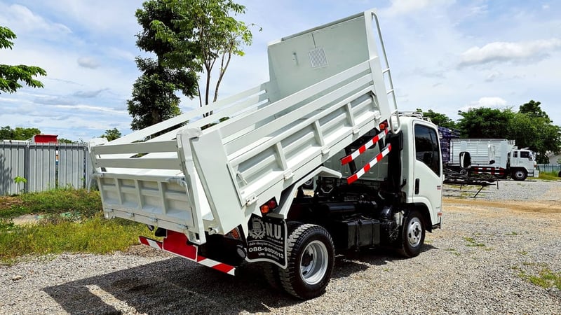 6 ล้อดัมพ์ ISUZU NMR 130 แรงม้า ปี 2557