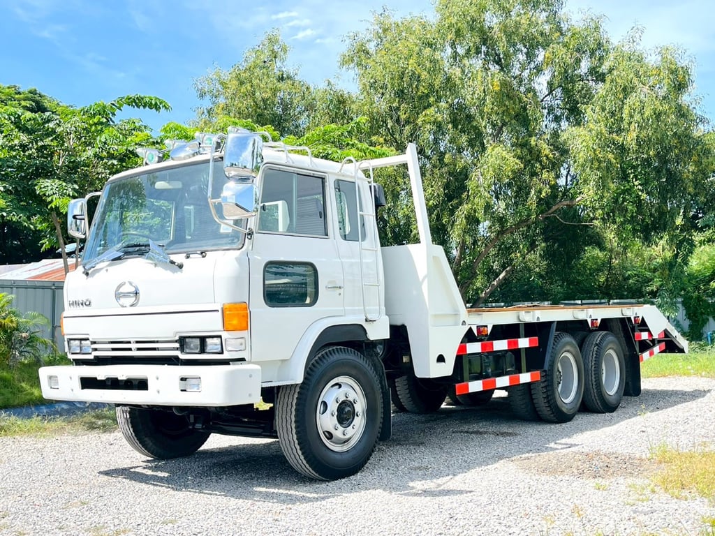 10 ล้อ ท้ายลาด HINO F18 180 แรงม้า 10 ล้อ ท้ายลาด HINO F18 180 แรงม้า
