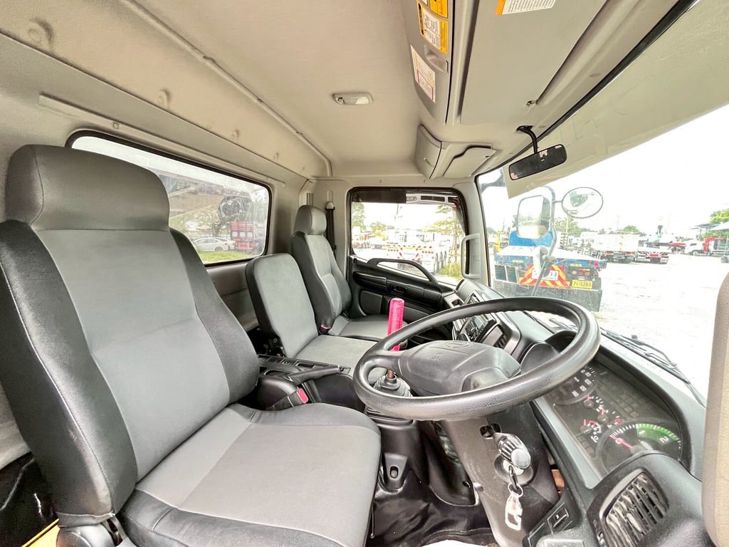 HINO FC 210แรงม้า รถบรรทุก 6ล้อ ดั้มพ์ ปี2022 HINO FC 210แรงม้า รถบรรทุก 6ล้อ ดั้มพ์ ปี2022