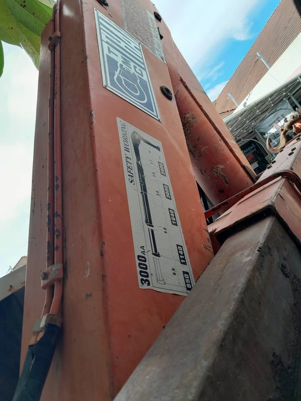 HINO FF3HPKA 195แรงม้า รถบรรทุก 6ล้อ กระบะเหล็กติดเครน ปี2001 เลขไมล์ 240,000 กม.