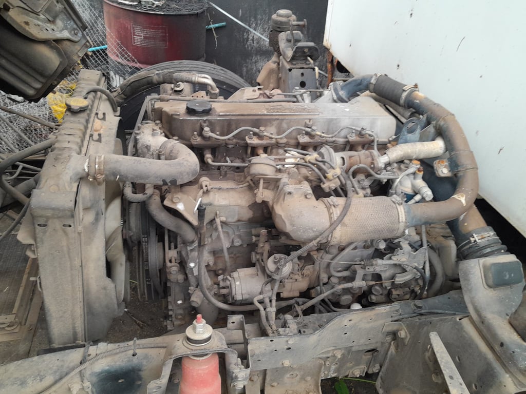 ISUZU NPR 130แรงม้า รถบรรทุก 6ล้อ ตู้แห้ง ปี2004