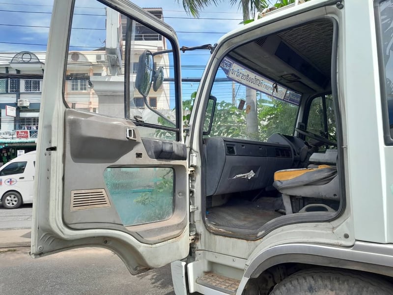 HINO FF3HPKA 195แรงม้า รถบรรทุก 6ล้อ กระบะเหล็กติดเครน ปี2001 เลขไมล์ 240,000 กม.