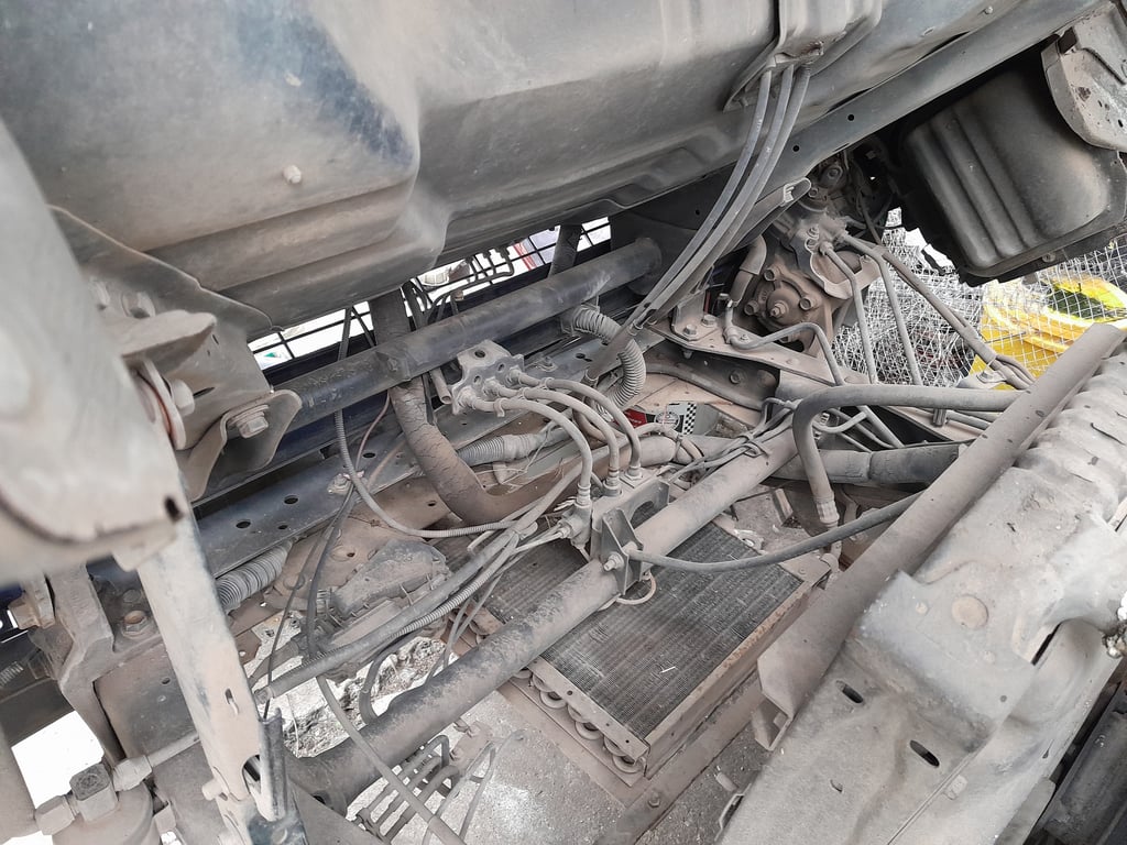 ISUZU NPR 130แรงม้า รถบรรทุก 6ล้อ ตู้แห้ง ปี2004