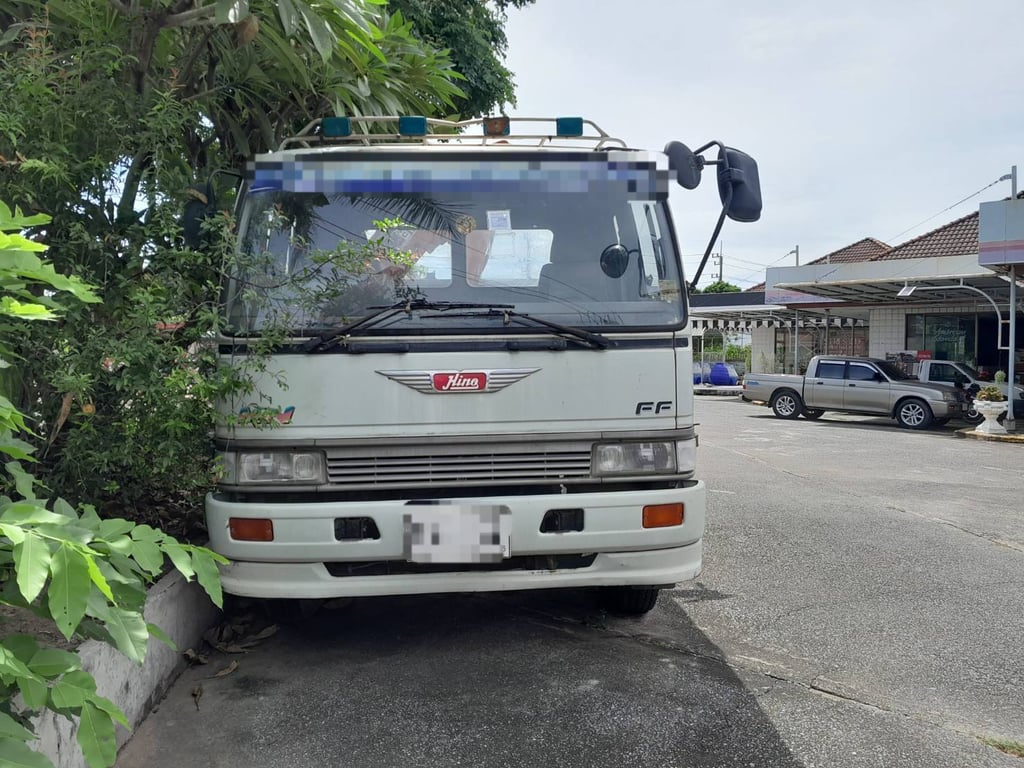HINO FF 195แรงม้า รถบรรทุก 6ล้อ กระบะเหล็กติดเครน ปี2001 เลขไมล์ 240,000 กม.