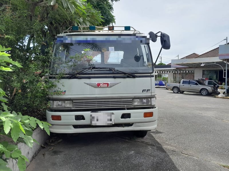 HINO FF 195แรงม้า รถบรรทุก 6ล้อ กระบะเหล็กติดเครน ปี2001 เลขไมล์ 240,000 กม.
