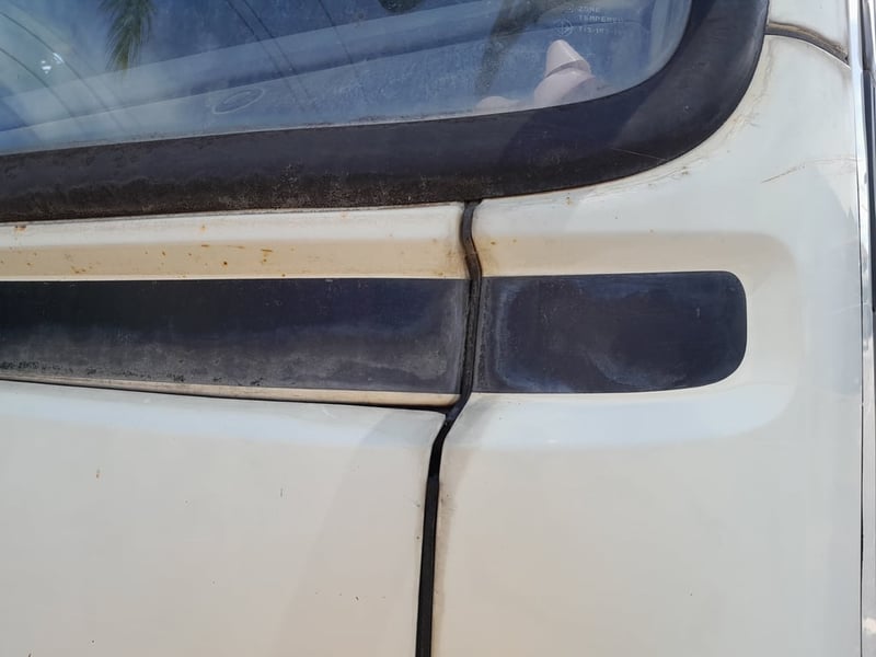 HINO FF 195แรงม้า รถบรรทุก 6ล้อ กระบะเหล็กติดเครน ปี2001 เลขไมล์ 240,000 กม.