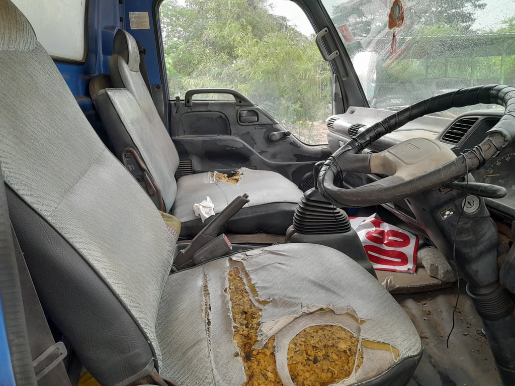 ISUZU NPR 130แรงม้า รถบรรทุก 6ล้อ ตู้แห้ง ปี2004