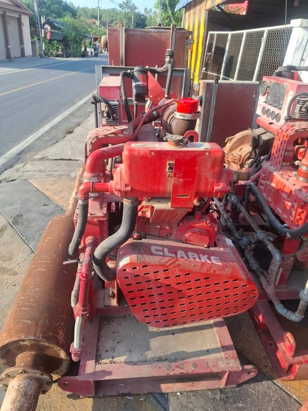 CLARKE JU6HNLR4  Engine : John Deere 6068HF254