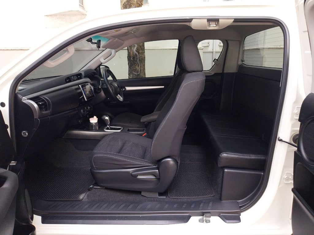 TOYOTA HILUX REVO 2.4 ENTRY PRERUNNER SMART CAB TOYOTA HILUX REVO 2.4 ENTRY PRERUNNER SMART CAB
