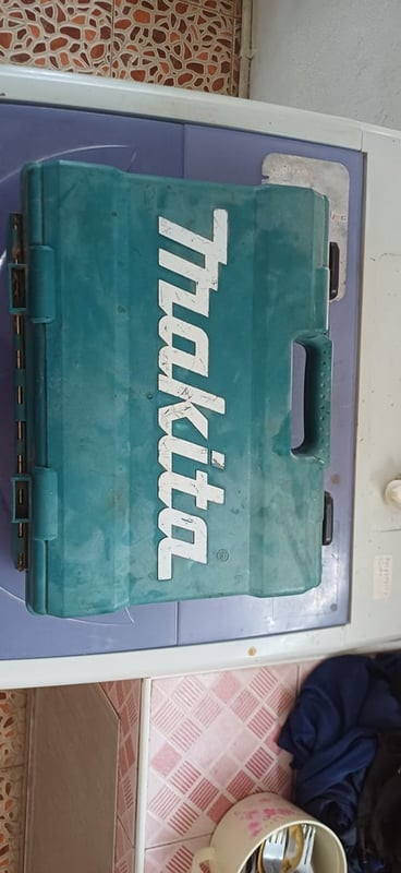 สว่านแบต makita