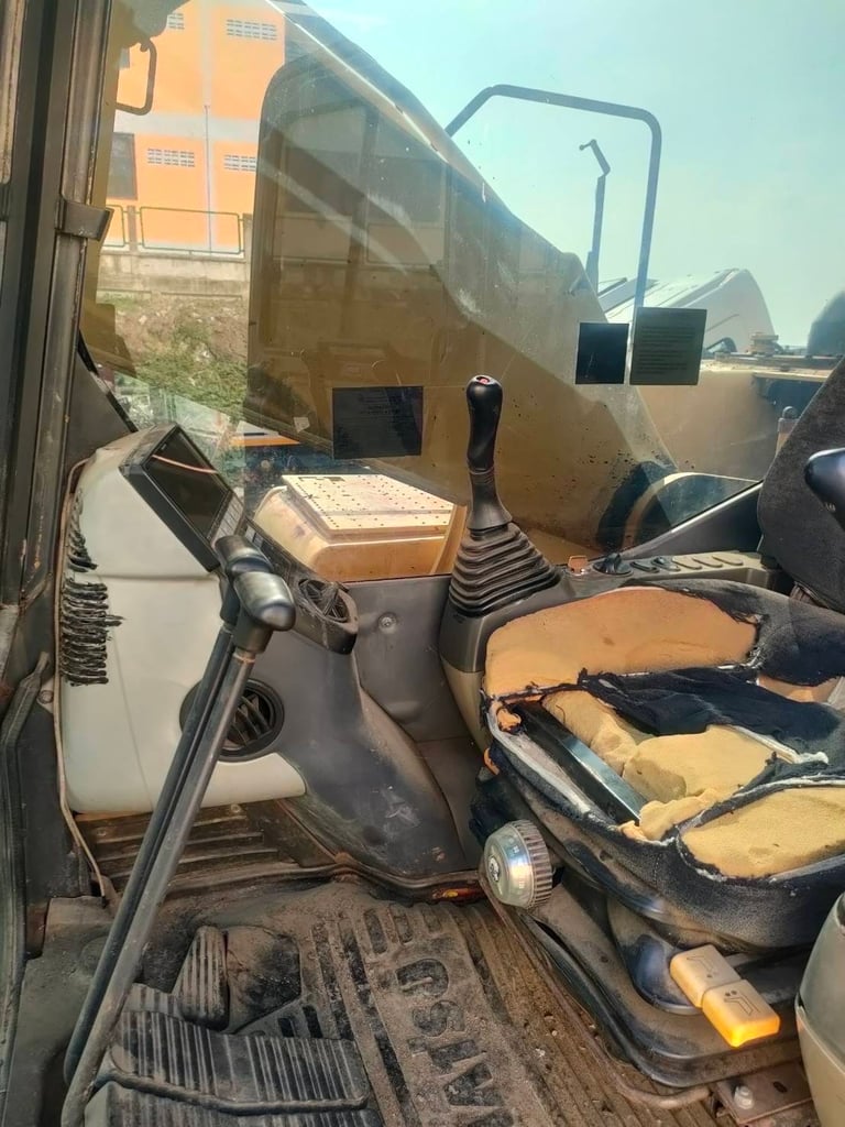 PC200-8 บูมยาว 16 เมตร ไมล์ ช.ม 15XXX  แอร์เย็น 