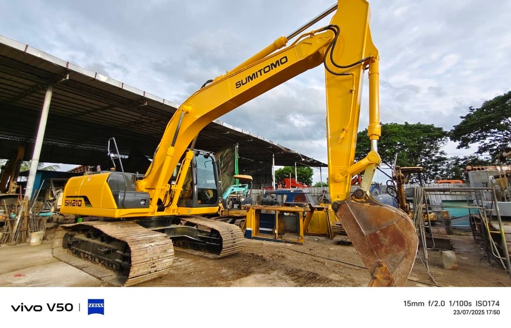 SUMITOMO SH210F-5 เล่มทะเบียน ไมล์ ซ.ม 7100  มีลายหัวเจาะ