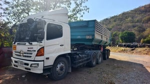 HINO FM 1J 245 ปี 2548 หัวลากพร้อม หางเซมิดั้มพ์ท้องเรือ ปี 2565 