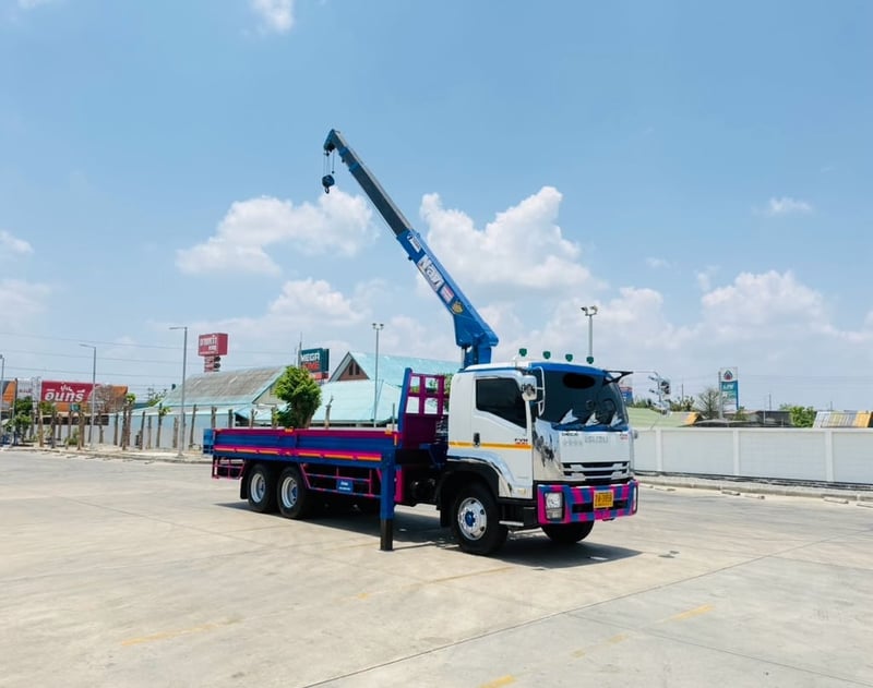 ISUZU FVM 300 แรง 10ล้อติดเครน 5 ตัน