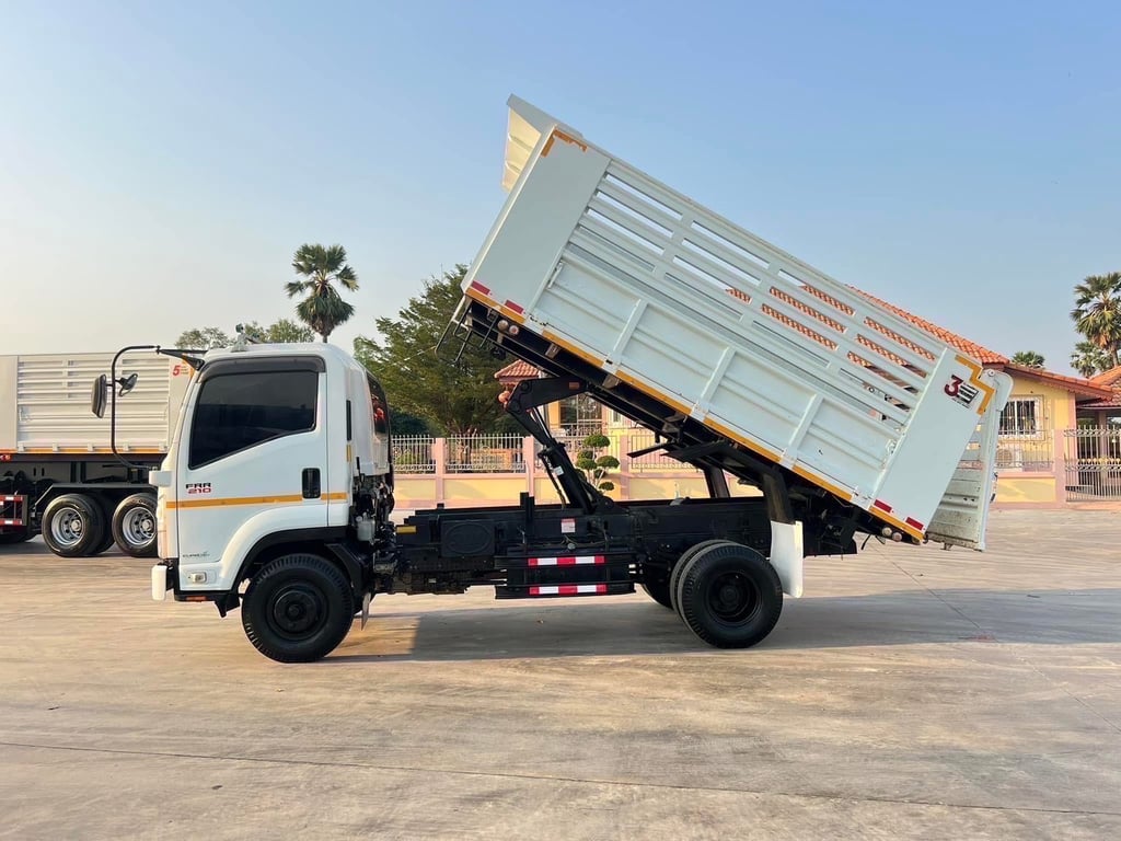 6 ล้อดั้มพ์ ISUZU FRR 210 แรง สามมิตรยาว 4.20 เมตร ไมล์ 69,553 กิโล 6 ล้อดั้มพ์ ISUZU FRR 210 แรง สามมิตรยาว 4.20 เมตร ไมล์ 69,553 กิโล