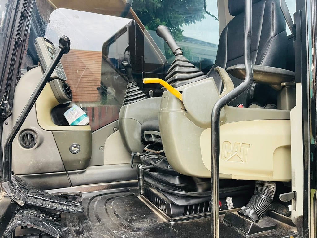 CAT 320 D2 กรองใหญ่ TDZ ไฟฟ้าครบ ระบบพร้อม เครื่อง-ปั้ม แห้ง โช่ใหม่ ใบหน่า เล่มทะเบียน ราคา 1,200,000.บาท 📞 094-653-6339 อิฐ รับซื้อ-ขาย-แลกเปลี่ยน-รถ?