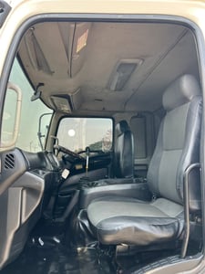 FM2P 380 หัวลากพร้อมหางเซมิดัมพ์ สามมิตร