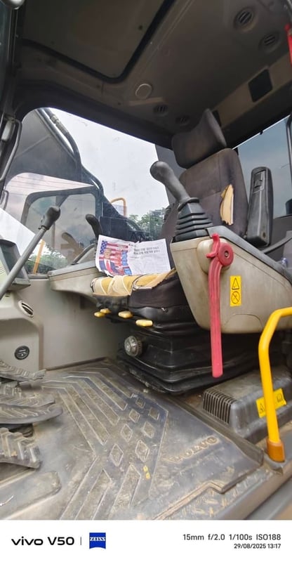 VOLVOL EC210D ไมล์ ช.ม 6500 เอกสารอินวอย 