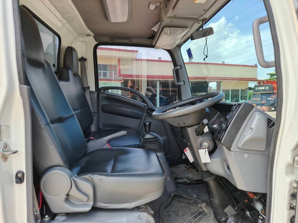 4 ล้อตู้แห้ง ISUZU NLR 130 แรง