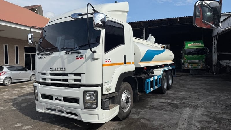 ISUZU FXZ 300 แรง บรรทุกน้ำ แท็งค์ต่อใหม่ ปี 2558