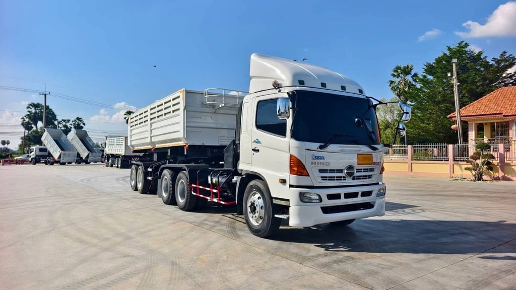 HINO FM1J 245 ปี 2547 หัวลากพร้อมหาง เซมิดัมพ์สามมิตร กะบะท้องเรือ 