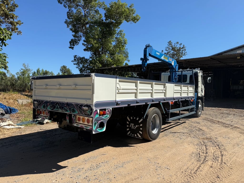 HINO 260 ปี 2554 ติดเครน 5 ต้น ยาว 6.80 ม HINO 260 ปี 2554 ติดเครน 5 ต้น ยาว 6.80 ม