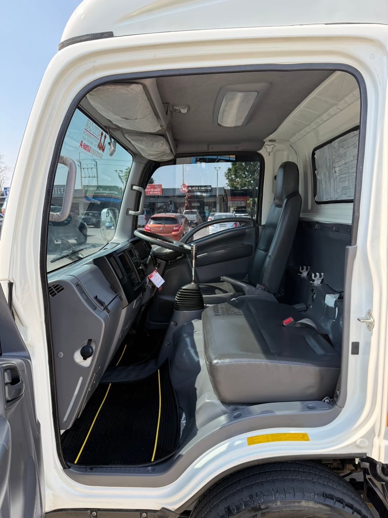 ISUZU NEW NLR 130 ไฟหน้าโปรเจ็คเตอร์