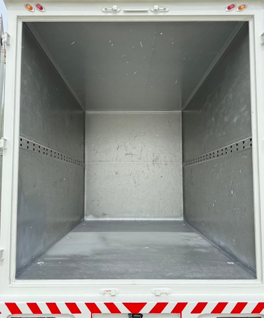 ฟรีๆ❗️ค่าจัด ค่าโอน ส่งทั่วไทย❗️ไมล์ 66,165 กิโล❗️ ISUZU NEW NLR 130 MT ปี 2567 ตู้แห้ง 