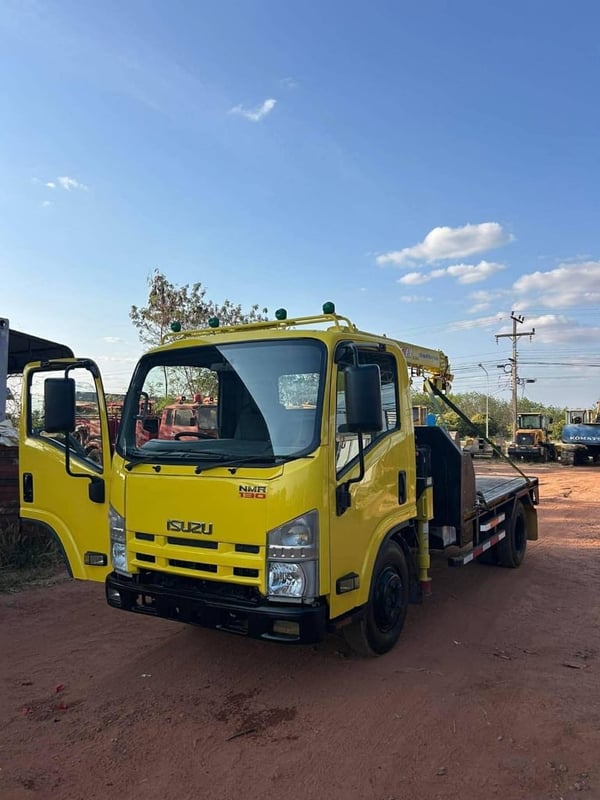 ISUZU NMR 130 ติดเครน 2.3ตัน 4 ล้อพื้นเรียบ ISUZU NMR 130 ติดเครน 2.3ตัน 4 ล้อพื้นเรียบ