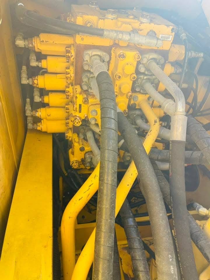 Komatsu PC200LC-8MO บูมยาว18 เมตร จอเหลือง Komatsu PC200LC-8MO บูมยาว18 เมตร จอเหลือง