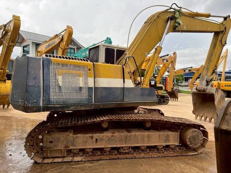 Komatsu PC 200-5 ไฟฟ้าครบ เล่มทะเบียน Komatsu PC 200-5 ไฟฟ้าครบ เล่มทะเบียน