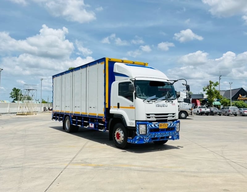 ISUZU FTR 240 MT สนใจ.088-9799578  ตู้เเห้ง 10 บาน
