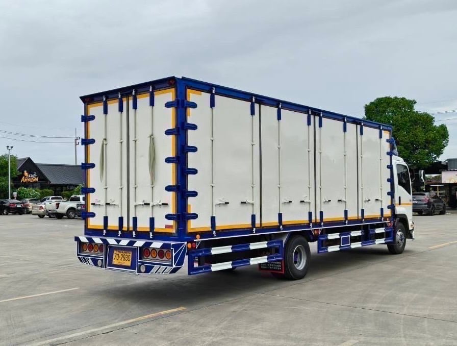 ISUZU FRR 210 แรง ตู้แห้ง 10 บาน  ยาวใน 7.43  เมตร ยางใหม่  ปี 2564 