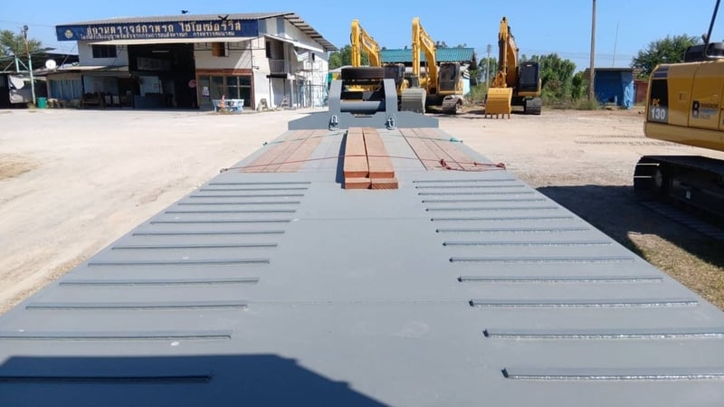 ขายด่วน หางโลเบส 3 เพลา ใหม่ๆ ยาว 12.5 เมตร ขายด่วน หางโลเบส 3 เพลา ใหม่ๆ ยาว 12.5 เมตร