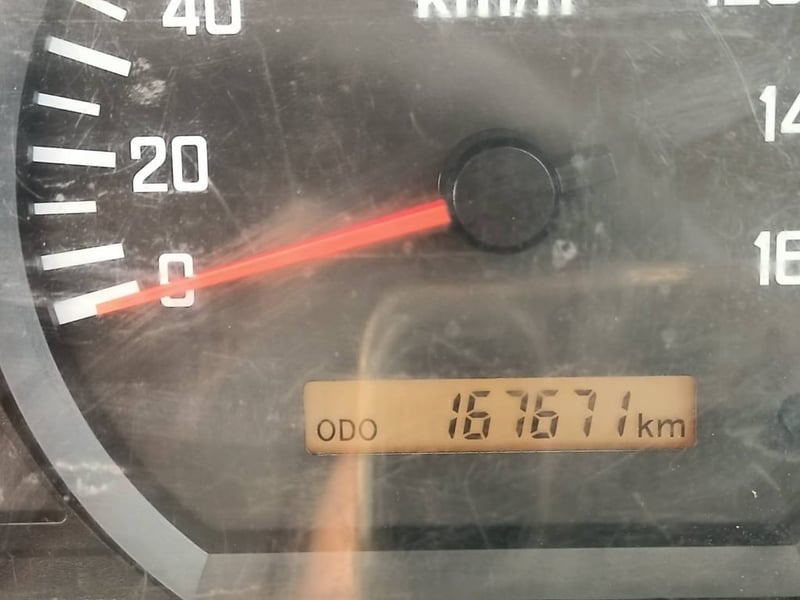 ISUZU NPR 150 แรง 6ล้อตู้เเห้ง 10 บาน