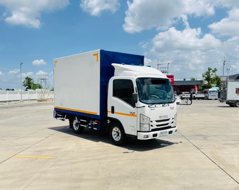 ISUZU NLR 130 ตู้แห้ง 2 บานท้าย ISUZU NLR 130 ตู้แห้ง 2 บานท้าย