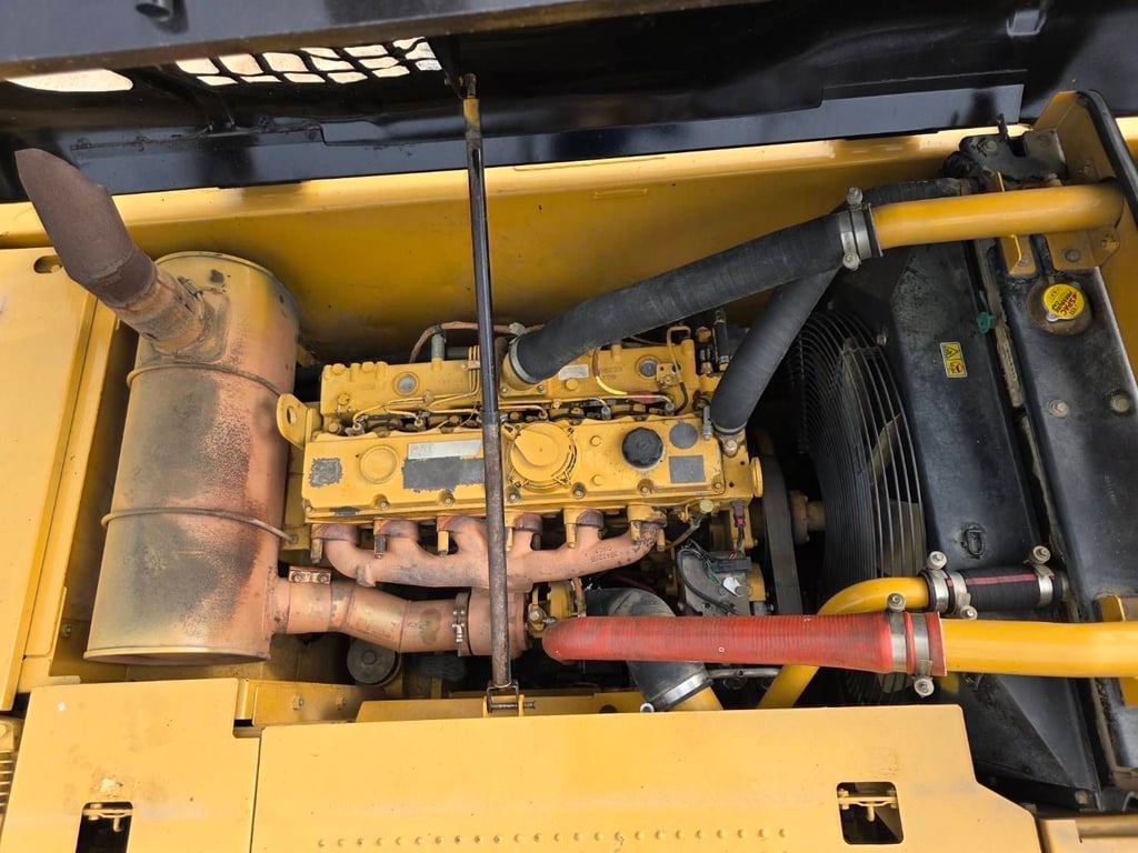 CAT320D2 ตัวเดินญี่ปุ่น ไมล์ 10,000 ชม. อิฐ CAT320D2 ตัวเดินญี่ปุ่น ไมล์ 10,000 ชม. อิฐ