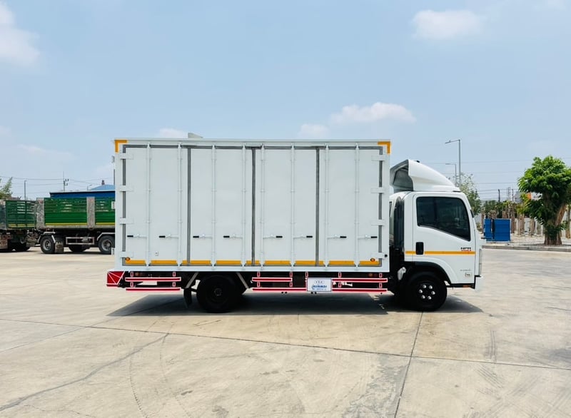 ISUZU NPR 150 ตู้เเห้ง 10 บานเปิด ได้รอบ