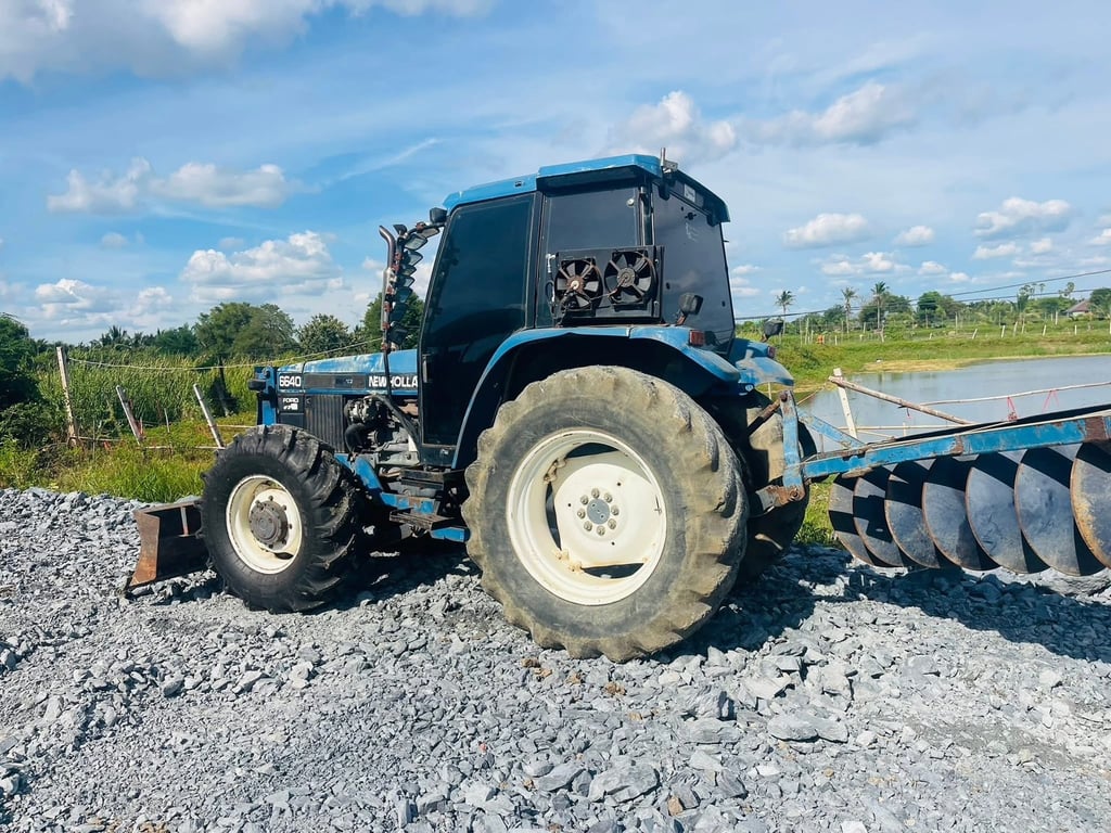 FORD 6640 นิวฮอร์แลนด์ 2 เพลา แอร์เย็น FORD 6640 นิวฮอร์แลนด์ 2 เพลา แอร์เย็น