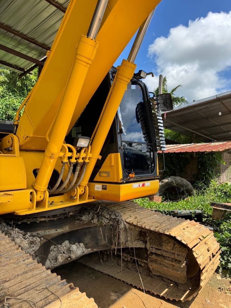 Komatsu PC210-10MO ไมล์ ชม. 8900 Komatsu PC210-10MO ไมล์ ชม. 8900