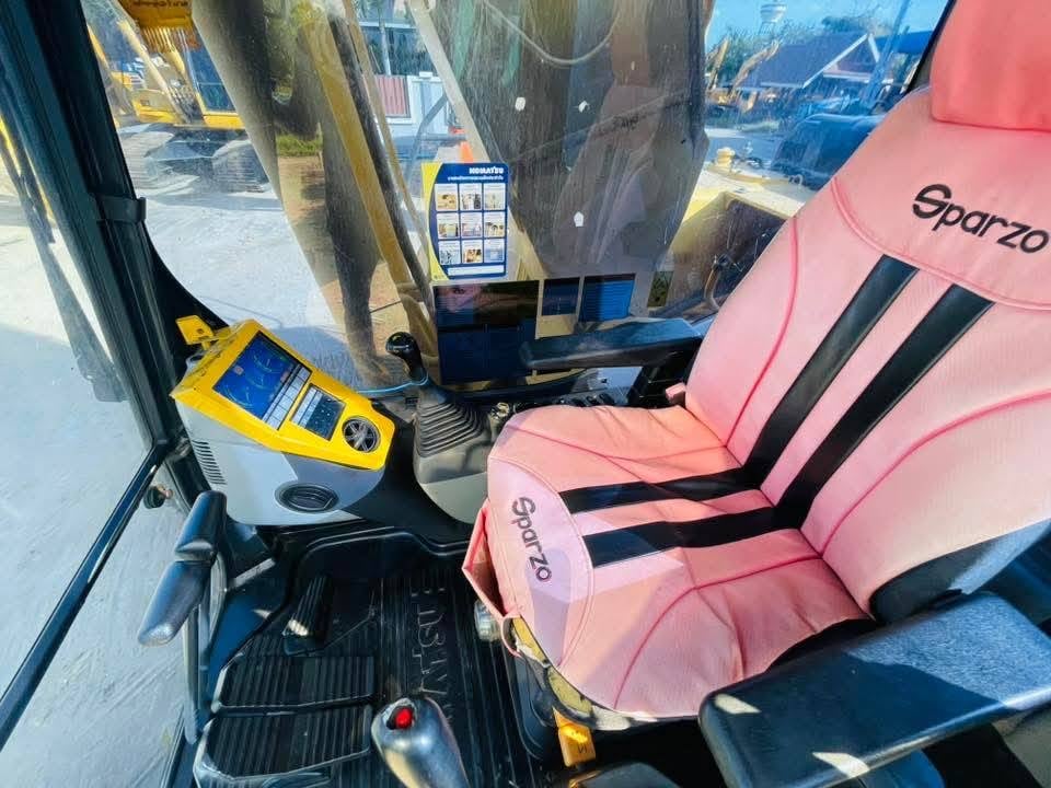 Komatsu PC200LC-8MO บูมยาว18 เมตร จอเหลือง Komatsu PC200LC-8MO บูมยาว18 เมตร จอเหลือง