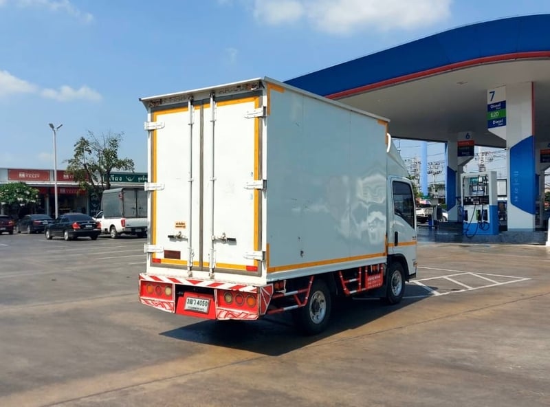 ISUZU NEW NLR 130 MT 4ลัอตู้เเห้ง 2 บาน ISUZU NEW NLR 130 MT 4ลัอตู้เเห้ง 2 บาน