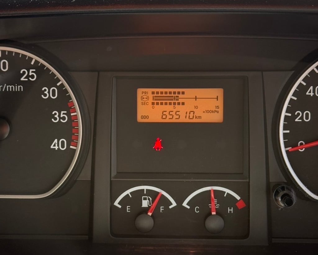 เข้าใหม่❗️ไมล์ 65,510 กิโล❗️ISUZU NEW FRR 210 แรง ตู้เเห้ง 10 บาน เข้าใหม่❗️ไมล์ 65,510 กิโล❗️ISUZU NEW FRR 210 แรง ตู้เเห้ง 10 บาน