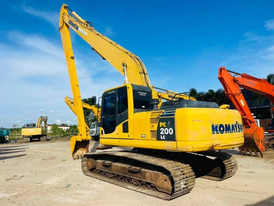 Komatsu PC200LC-8MO บูมยาว18 เมตร จอเหลือง Komatsu PC200LC-8MO บูมยาว18 เมตร จอเหลือง