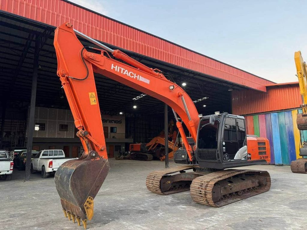 ไมล์ ชม 6,200 HITACHI ZX200-5G  สเปคญี่ปุ่น