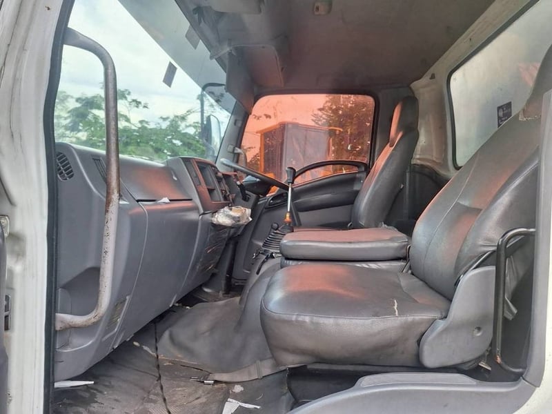 ISUZU Frr 210 ตู้แห้ง 3 บาน ยาว 6.50.เมตร