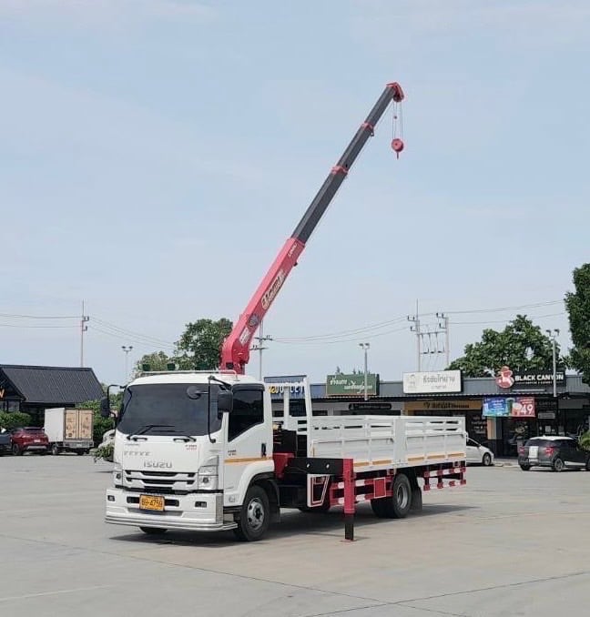 6ล้อติดเครน NEW FRR 210 UNIC ขนาด 3 ตัน  ขาสลับ